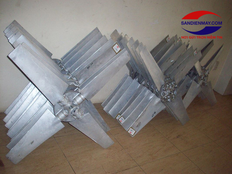 Cánh quạt nhôm được sản xuất bằng công nghệ đúc, tạo sự ổn định khi vận hành